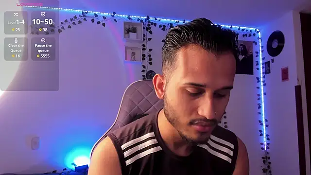 Snapshot of Raf_brunette chatting on February 27, 11:41 am Raf brunette online show from February 27, 11:41 am