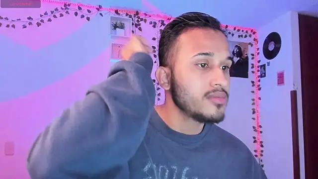 Snapshot of Raf_brunette chatting on March 2, 1:49 pm Raf brunette online show from March 2, 1:49 pm