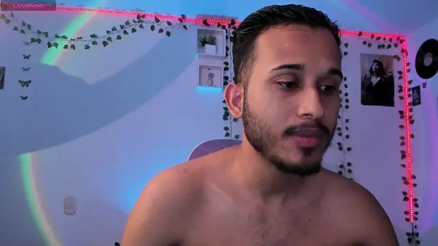 Snapshot of Raf_brunette chatting on March 3, 12:27 pm Raf brunette online show from March 3, 12:27 pm