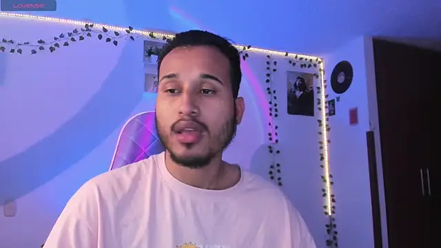 Snapshot of Raf_brunette chatting on March 6, 11:58 am Raf brunette online show from March 6, 11:58 am