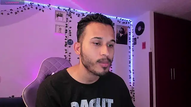 Snapshot of Raf_brunette chatting on March 10, 11:42 am Raf brunette online show from March 10, 11:42 am