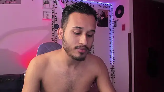 Snapshot of Raf_brunette chatting on March 11, 12:17 pm Raf brunette online show from March 11, 12:17 pm