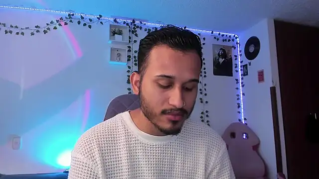 Snapshot of Raf_brunette chatting on March 13, 12:13 pm Raf brunette online show from March 13, 12:13 pm