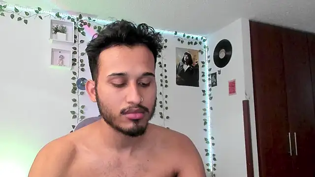 Snapshot of Raf_brunette chatting on March 19, 1:18 pm Raf brunette online show from March 19, 1:18 pm