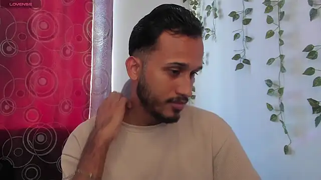 Snapshot of Raf_brunette chatting on October 7, 11:40 am Raf brunette online show from October 7, 11:40 am