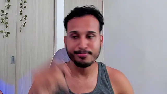 Snapshot of Raf_brunette chatting on March 6, 7:32 pm Raf brunette online show from March 6, 7:32 pm