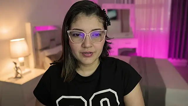 Snapshot of Camilaa_bueno chatting on January 11, 9:46 pm Camilaa bueno online show from January 11, 9:46 pm