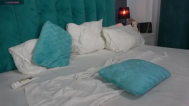 LauraMirage online show from February 27, 10:04 am