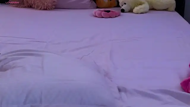 LauraMirage online show from October 7, 7:49 am