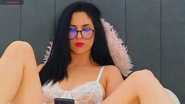 LauraMirage online show from November 28, 8:44 pm