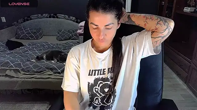 Snapshot of Aria_Dl chatting on January 23, 12:41 pm Aria Dl online show from January 23, 12:41 pm