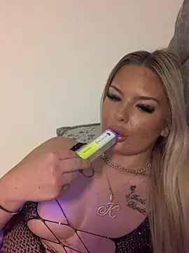 Snapshot of UKJuicyPrincess chatting on January 28, 8:47 pm UKJuicyPrincess online show from January 28, 8:47 pm