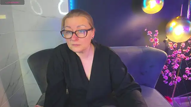 Snapshot of AlexandraKind chatting on January 10, 1:41 pm AlexandraKind online show from January 10, 1:41 pm