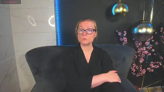 Snapshot of AlexandraKind chatting on January 13, 1:56 am AlexandraKind online show from January 13, 1:56 am