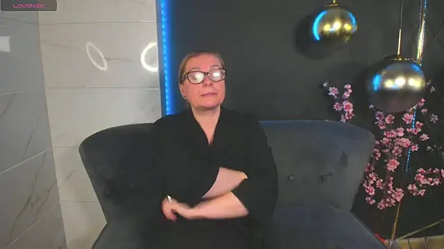 Snapshot of AlexandraKind chatting on January 13, 5:01 am AlexandraKind online show from January 13, 5:01 am