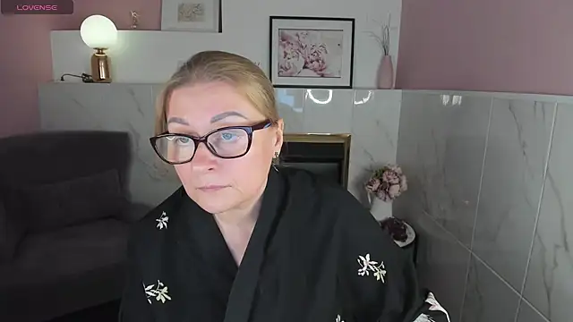 Snapshot of AlexandraKind chatting on January 14, 4:29 pm AlexandraKind online show from January 14, 4:29 pm