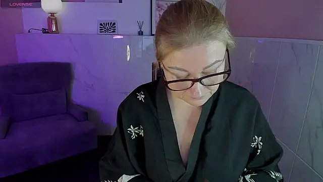 Snapshot of AlexandraKind chatting on January 17, 8:11 pm AlexandraKind online show from January 17, 8:11 pm
