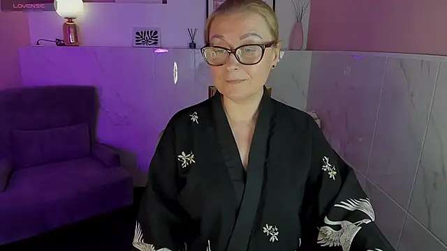 Snapshot of AlexandraKind chatting on January 17, 11:18 pm AlexandraKind online show from January 17, 11:18 pm