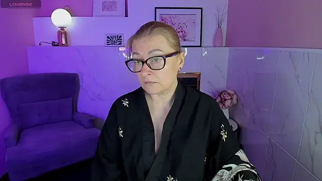 Snapshot of AlexandraKind chatting on January 19, 1:33 pm AlexandraKind online show from January 19, 1:33 pm
