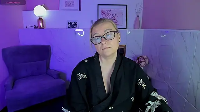 Snapshot of AlexandraKind chatting on January 19, 7:37 pm AlexandraKind online show from January 19, 7:37 pm