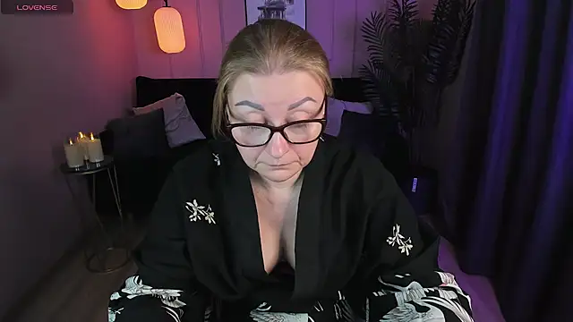 Snapshot of AlexandraKind chatting on January 21, 2:43 am AlexandraKind online show from January 21, 2:43 am