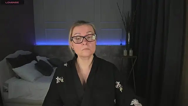 Snapshot of AlexandraKind chatting on January 23, 8:56 pm AlexandraKind online show from January 23, 8:56 pm