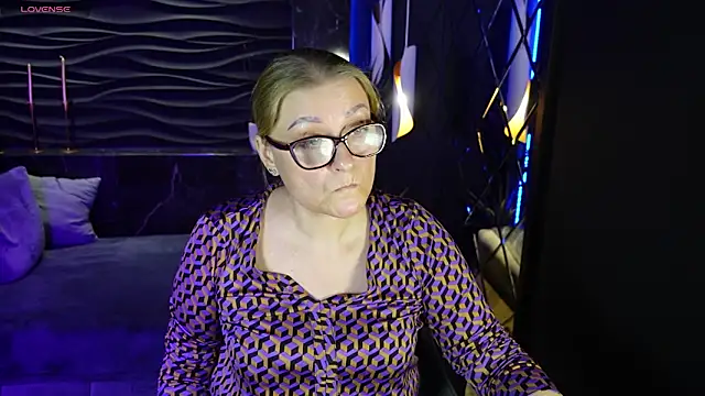 Snapshot of AlexandraKind chatting on February 20, 3:01 am AlexandraKind online show from February 20, 3:01 am