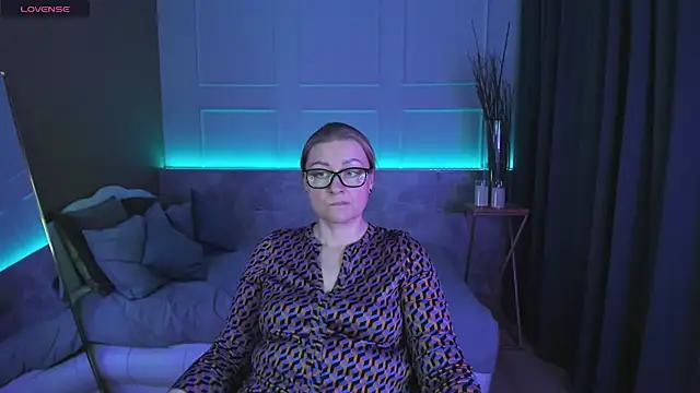 Snapshot of AlexandraKind chatting on February 25, 2:47 am AlexandraKind online show from February 25, 2:47 am