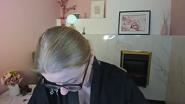 Snapshot of AlexandraKind chatting on March 14, 9:24 am AlexandraKind online show from March 14, 9:24 am