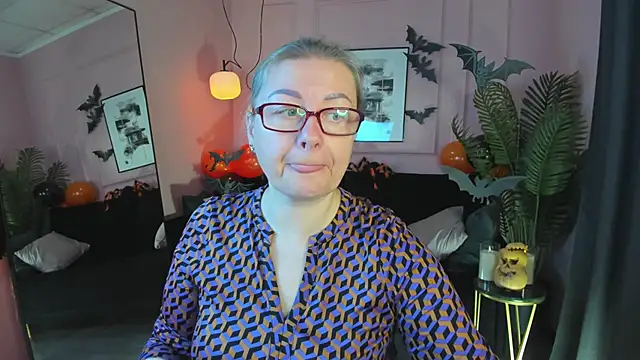 AlexandraKind online show from November 2, 1:35 pm