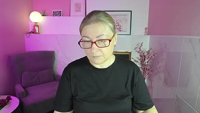 AlexandraKind online show from November 7, 8:31 pm