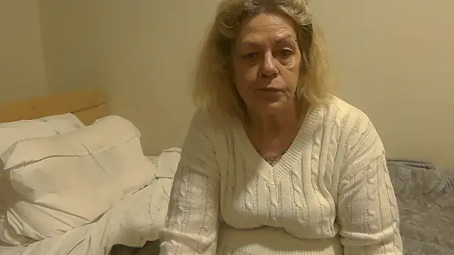 housewife shantie online show from October 11, 8:46 am