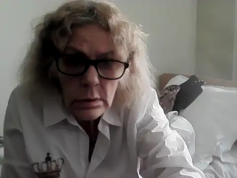 housewife shantie online show from March 18, 1:14 pm