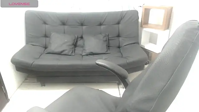 Snapshot of lulu_25_ chatting on April 21, 8:34 pm lulu 25 online show from April 21, 8:34 pm