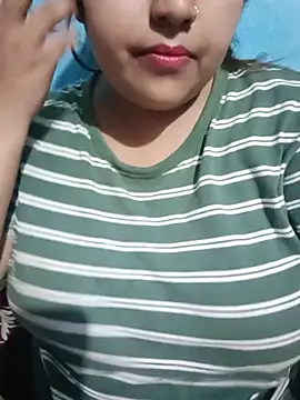 Snapshot of Love-Veronica chatting on July 5, 6:15 pm Love-Veronica online show from July 5, 6:15 pm