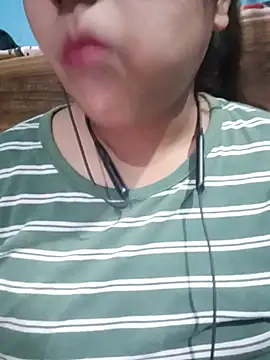 Snapshot of Love-Veronica chatting on July 17, 1:40 pm Love-Veronica online show from July 17, 1:40 pm