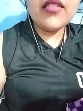 Snapshot of Love-Veronica chatting on July 28, 6:53 pm Love-Veronica online show from July 28, 6:53 pm