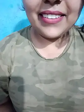 Snapshot of Love-Veronica chatting on August 3, 6:11 pm Love-Veronica online show from August 3, 6:11 pm