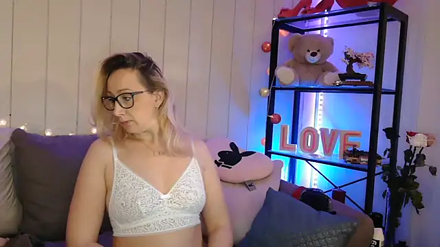 Lyscoquine online show from March 17, 12:08 pm