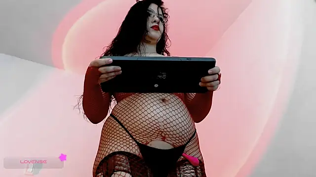 Snapshot of DollCam__ chatting on February 14, 8:37 pm DollCam online show from February 14, 8:37 pm
