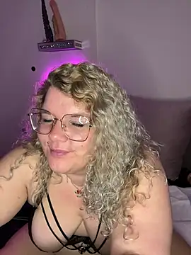 Snapshot of CurvyAnonymousGirl89 chatting on January 26, 6:49 am CurvyAnonymousGirl89 online show from January 26, 6:49 am