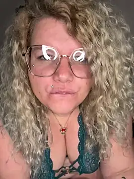 Snapshot of CurvyAnonymousGirl89 chatting on January 30, 6:32 pm CurvyAnonymousGirl89 online show from January 30, 6:32 pm