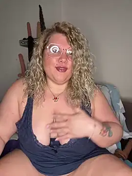 Snapshot of CurvyAnonymousGirl89 chatting on February 1, 10:05 am CurvyAnonymousGirl89 online show from February 1, 10:05 am