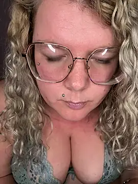 Snapshot of CurvyAnonymousGirl89 chatting on February 16, 4:53 pm CurvyAnonymousGirl89 online show from February 16, 4:53 pm