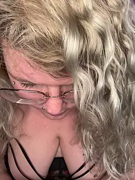 Snapshot of CurvyAnonymousGirl89 chatting on February 17, 7:42 pm CurvyAnonymousGirl89 online show from February 17, 7:42 pm