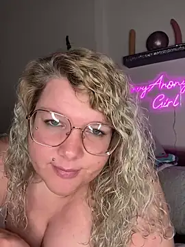 Snapshot of CurvyAnonymousGirl89 chatting on February 18, 2:27 pm CurvyAnonymousGirl89 online show from February 18, 2:27 pm