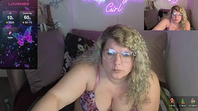 Snapshot of CurvyAnonymousGirl89 chatting on March 5, 7:27 pm CurvyAnonymousGirl89 online show from March 5, 7:27 pm