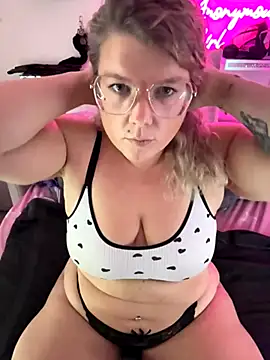 CurvyAnonymousGirl89 online show from November 17, 4:13 pm