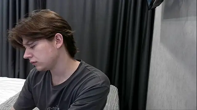 Snapshot of W_N_G_S chatting on October 21, 10:43 pm W N G S online show from October 21, 10:43 pm