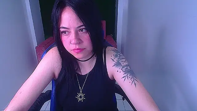 Snapshot of sabrina_jones_t chatting on December 6, 10:19 pm sabrina jones t online show from December 6, 10:19 pm